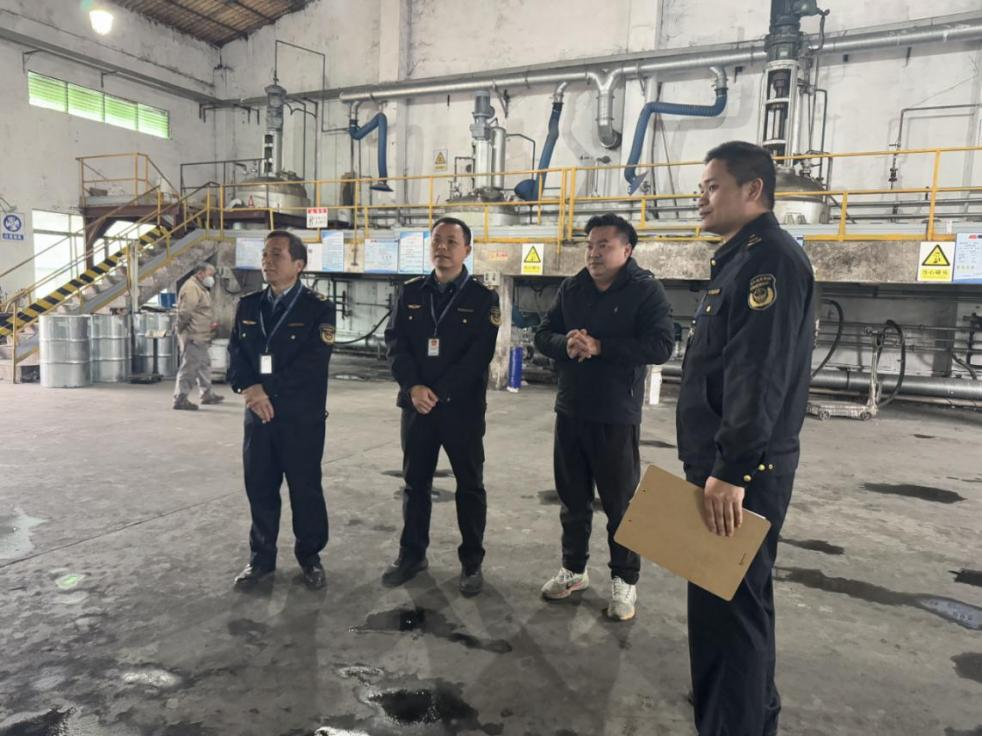 线上培训、张贴海报标语......护航复工复产，广东多地在行动→