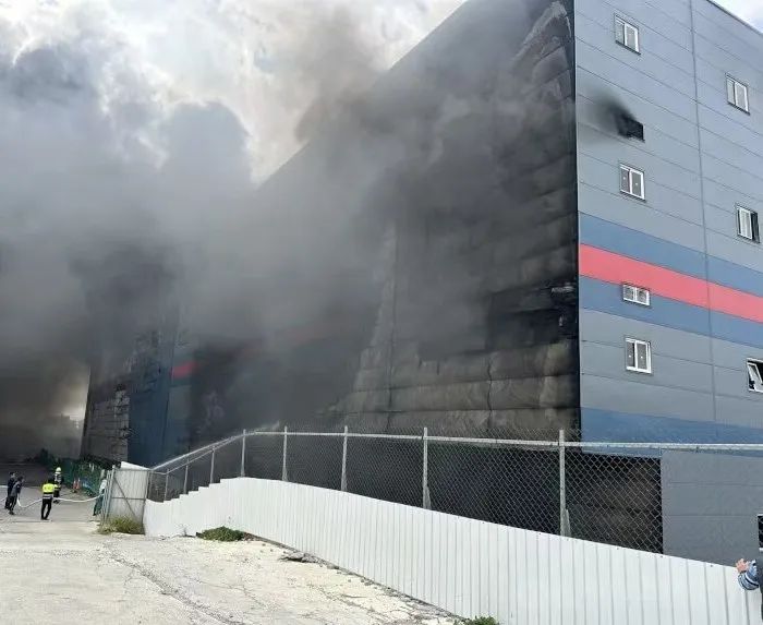 一烟花厂发生爆炸，已致2人失联9人受伤